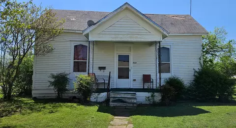 1024 E Pecan St, Sherman, TX 75090