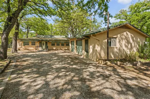 6734 Hill Ct, Azle, TX 76020