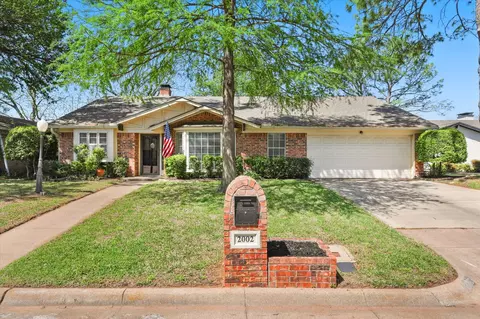 2002 Stefani Ct, Arlington, TX 76013