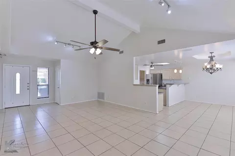 Living - 17 Greenthread St, Abilene, TX 79606 photo 4 of 5