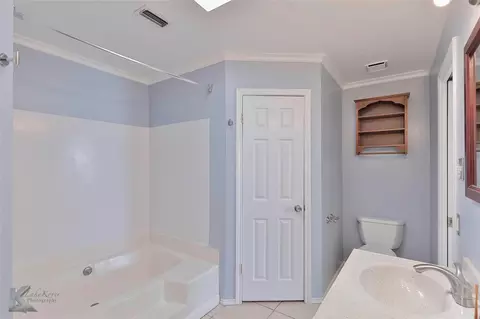 Bath - 17 Greenthread St, Abilene, TX 79606 photo 4 of 5