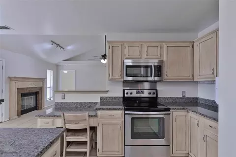 Kitchen - 17 Greenthread St, Abilene, TX 79606 photo 3 of 4