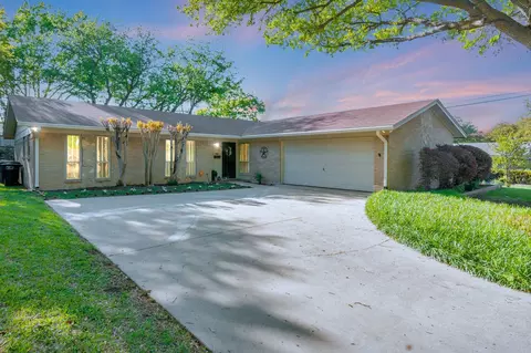 5658 Vega Dr, Fort Worth, TX 76133