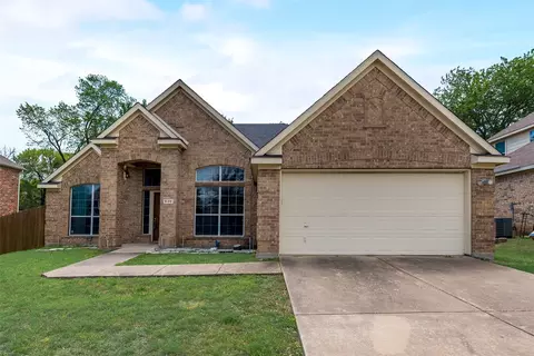 630 Oak Creek Dr, Cedar Hill, TX 75104