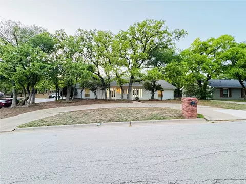 4421 Woodridge Dr, Arlington, TX 76013