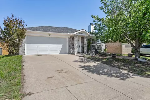 2741 Castro Ln, Fort Worth, TX 76108