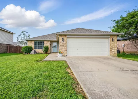 540 Cantebury Park Ln, Ponder, TX 76259