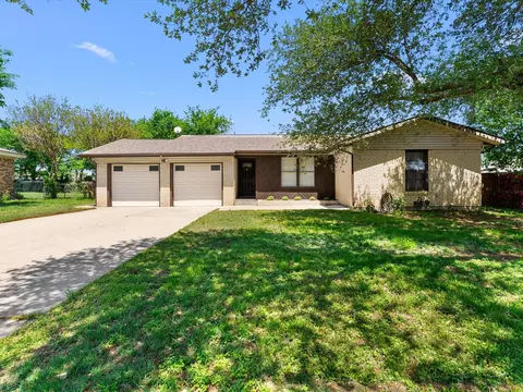 112 W Cedar St, Hurst, TX 76053