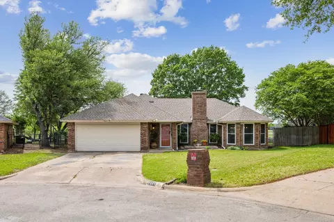7301 Frances Ct, North Richland Hills, TX 76182