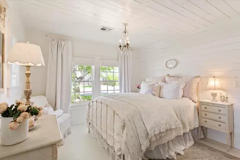 Bedroom - 600 W 3rd St, Mcgregor, TX 76657 photo 3 of 5