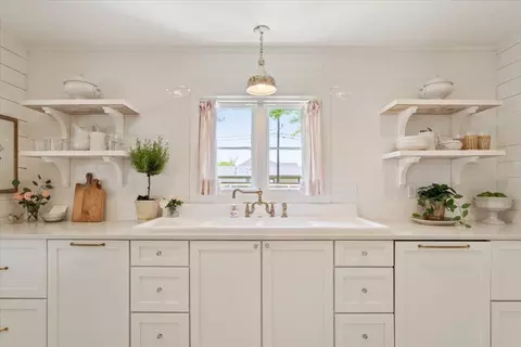 Kitchen - 600 W 3rd St, Mcgregor, TX 76657 photo 4 of 6