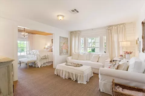 Living - 600 W 3rd St, Mcgregor, TX 76657 photo 5 of 5