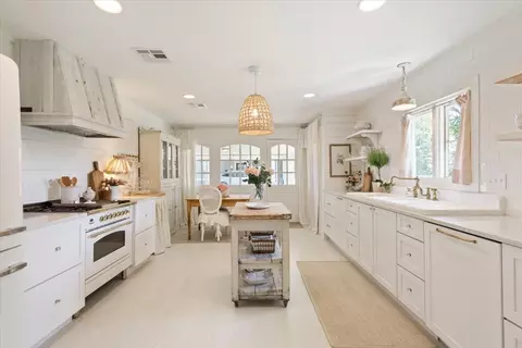 Kitchen - 600 W 3rd St, Mcgregor, TX 76657 photo 1 of 6