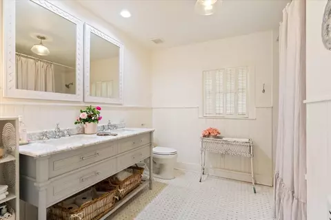 Bath - 600 W 3rd St, Mcgregor, TX 76657 photo 2 of 5
