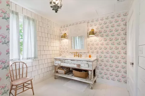 Bath - 600 W 3rd St, Mcgregor, TX 76657 photo 4 of 5