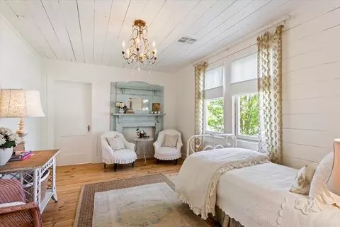 Bedroom - 600 W 3rd St, Mcgregor, TX 76657 photo 4 of 5