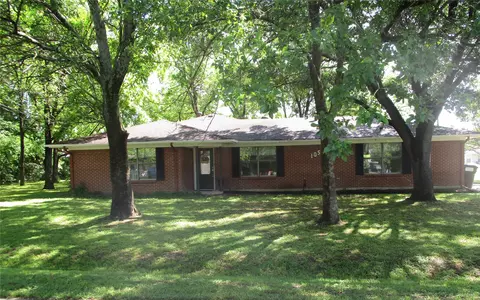 105 S Adams St, Kemp, TX 75143