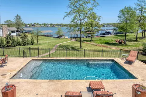 1101 W Kiowa Dr W, Gainesville, TX 76240