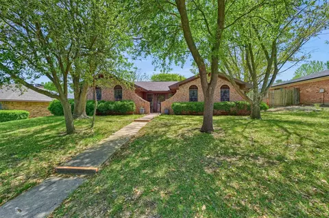 1814 Skyline Dr, Sherman, TX 75092