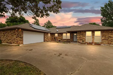 6245 Century Dr, Kennedale, TX 76060