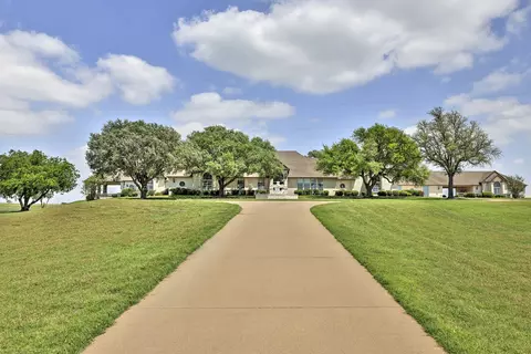 2005 Lakeshore Dr, Cleburne, TX 76033