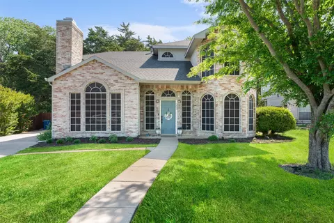 204 Lemontree Ln, Desoto, TX 75115