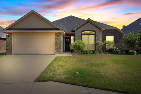 4425 Logan Cir, Granbury, TX 76049