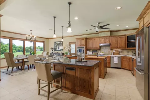 912 E Highland Rd, Oak Leaf, TX 75154 photo 7