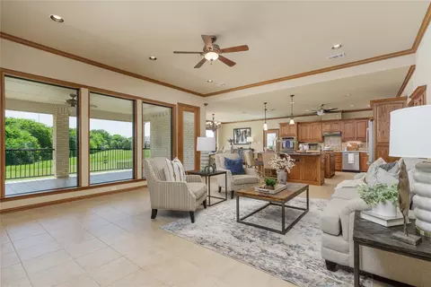 912 E Highland Rd, Oak Leaf, TX 75154 photo 4