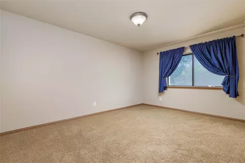 912 E Highland Rd, Oak Leaf, TX 75154 photo 31