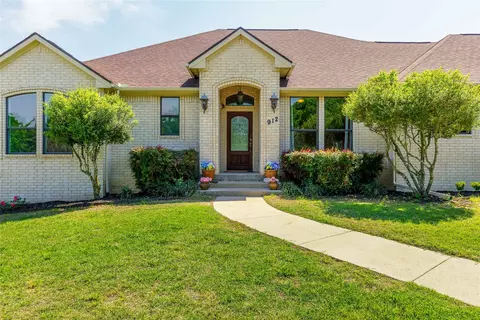912 E Highland Rd, Oak Leaf, TX 75154 photo 2