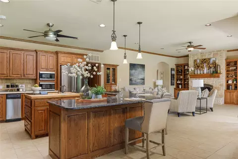 912 E Highland Rd, Oak Leaf, TX 75154 photo 9