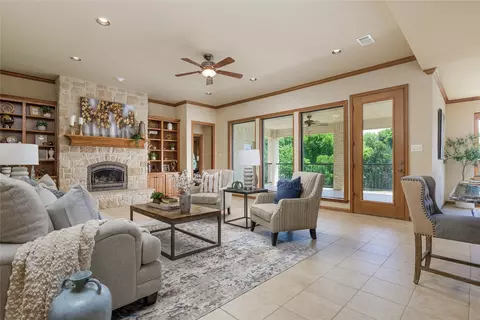 912 E Highland Rd, Oak Leaf, TX 75154 photo 6