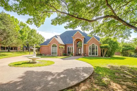 125 N Creekwood Dr, Mansfield, TX 76063