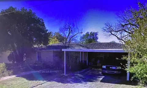 800 Combs St, Quanah, TX 79252