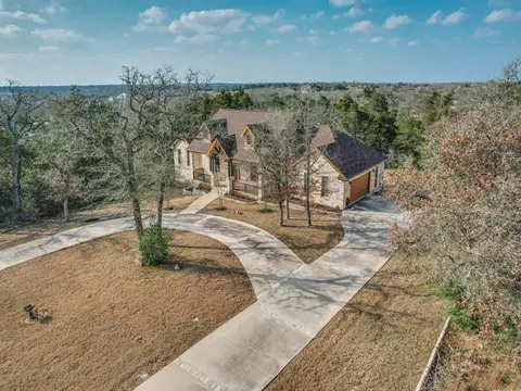 126 Eight Oaks Dr, Bastrop, TX 78602