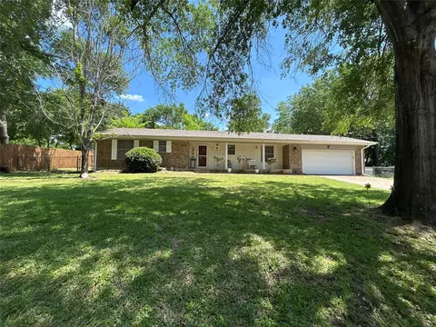107 W Bayside Dr, Mabank, TX 75156