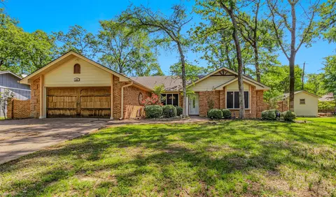 223 Enchanted Dr, Enchanted Oaks, TX 75156