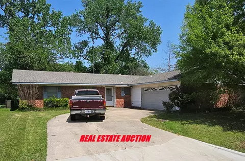 1409 Lynwood St, Gainesville, TX 76240