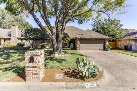 3821 Devonaire Dr, Aledo, TX 76008
