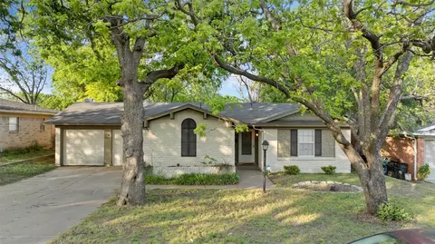 624 NW Lorna St, Burleson, TX 76028