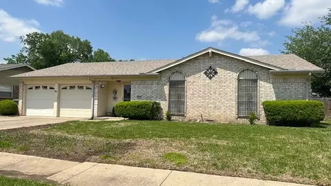 7921 Shannon Ln, North Richland Hills, TX 76180