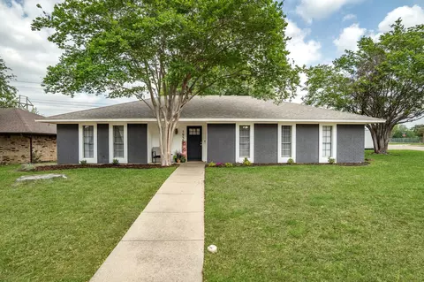 1933 Maxwell Dr, Lewisville, TX 75077