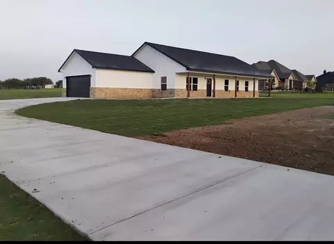 395 Brazos West Dr, Mineral Wells, TX 76067