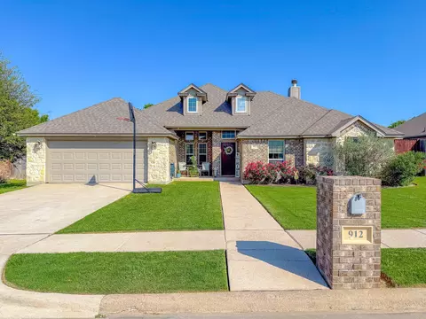912 Winged Foot, Corsicana, TX 75110