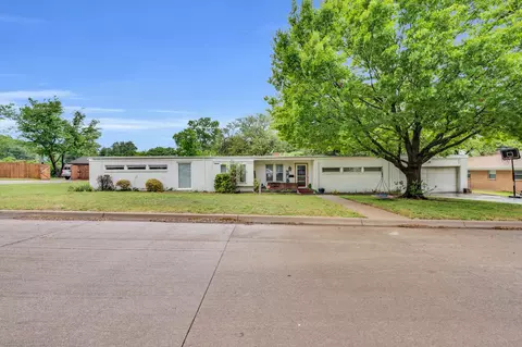 6057 Wonder Dr, Fort Worth, TX 76133
