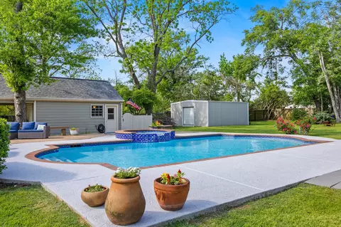 Exterior - 814 Griffith Ave, Terrell, TX 75160 photo 5 of 11