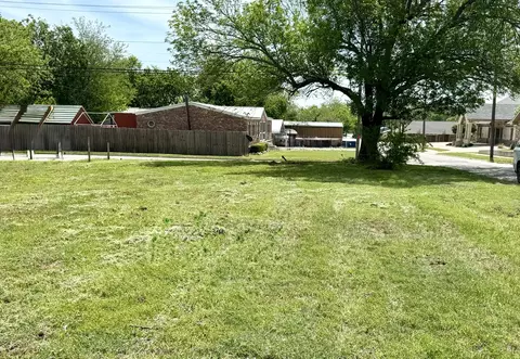 900 N Mason St, Bowie, TX 76230