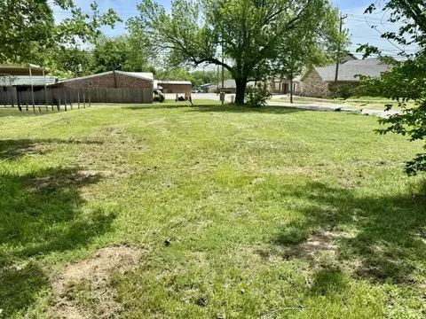 900 N Mason St, Bowie, TX 76230