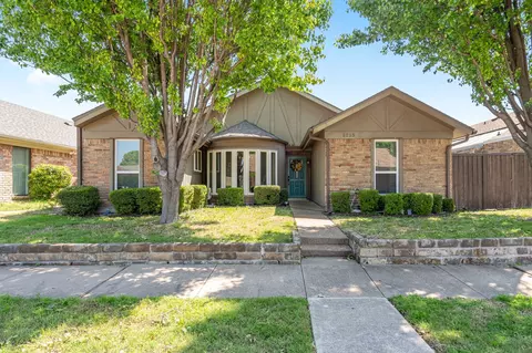 1213 Whispering Oaks Ln, Richardson, TX 75081